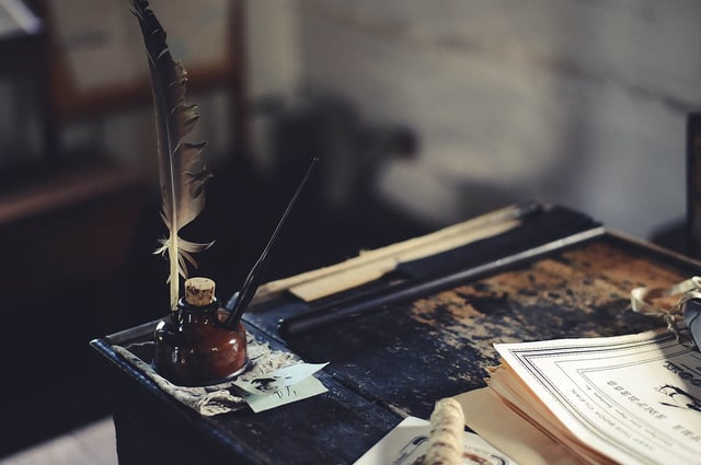 desk-1869579_960_720
